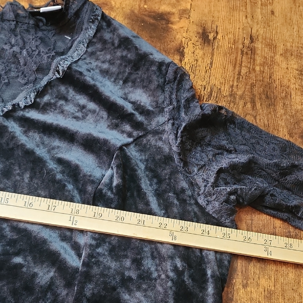 THE PYRAMID COLLECTION | Black Velvet Lace Goth Pleated Bell Sleeve Top | 3X - Picture 7 of 12